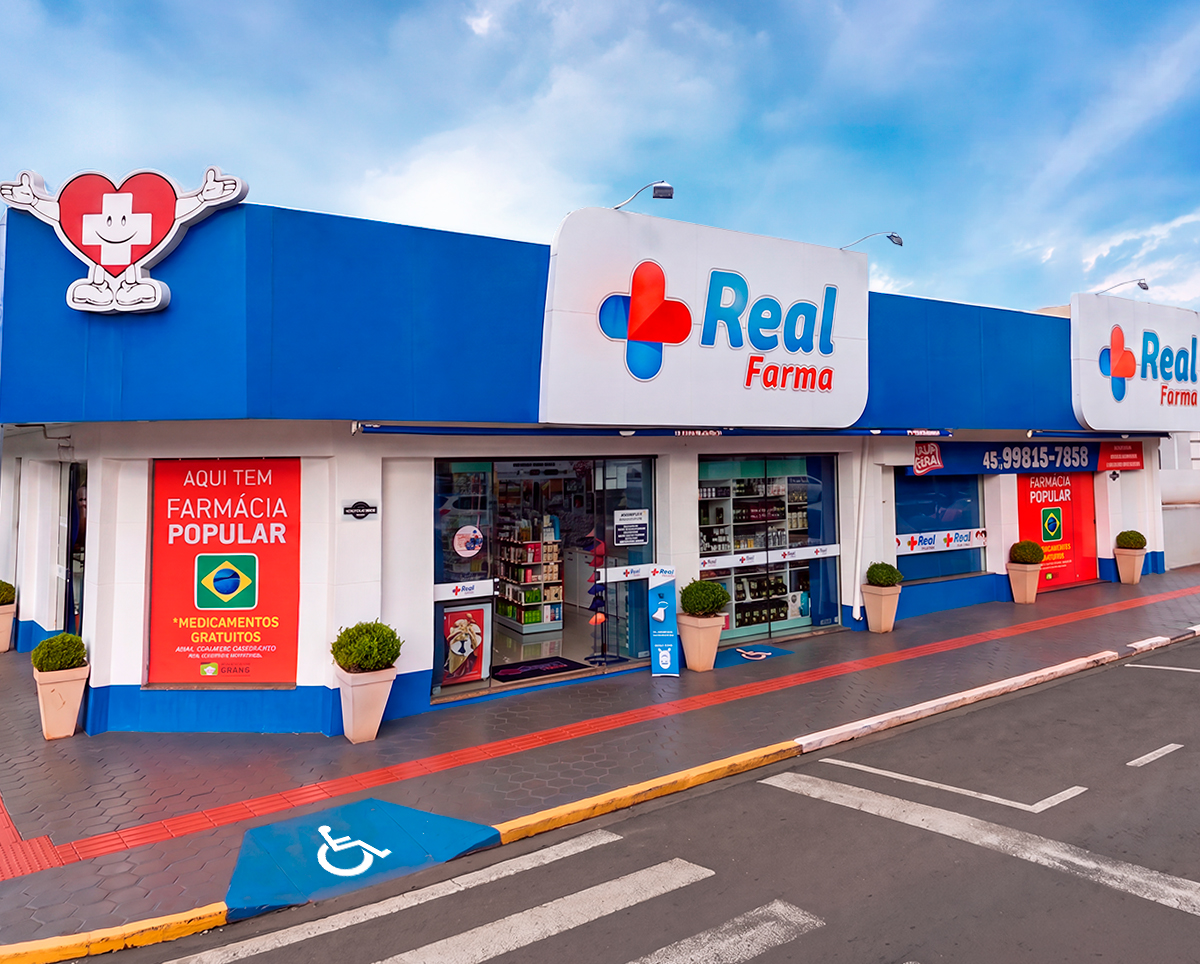Fachada da Real Farma na Rua Santos Dumont, Centro de Toledo