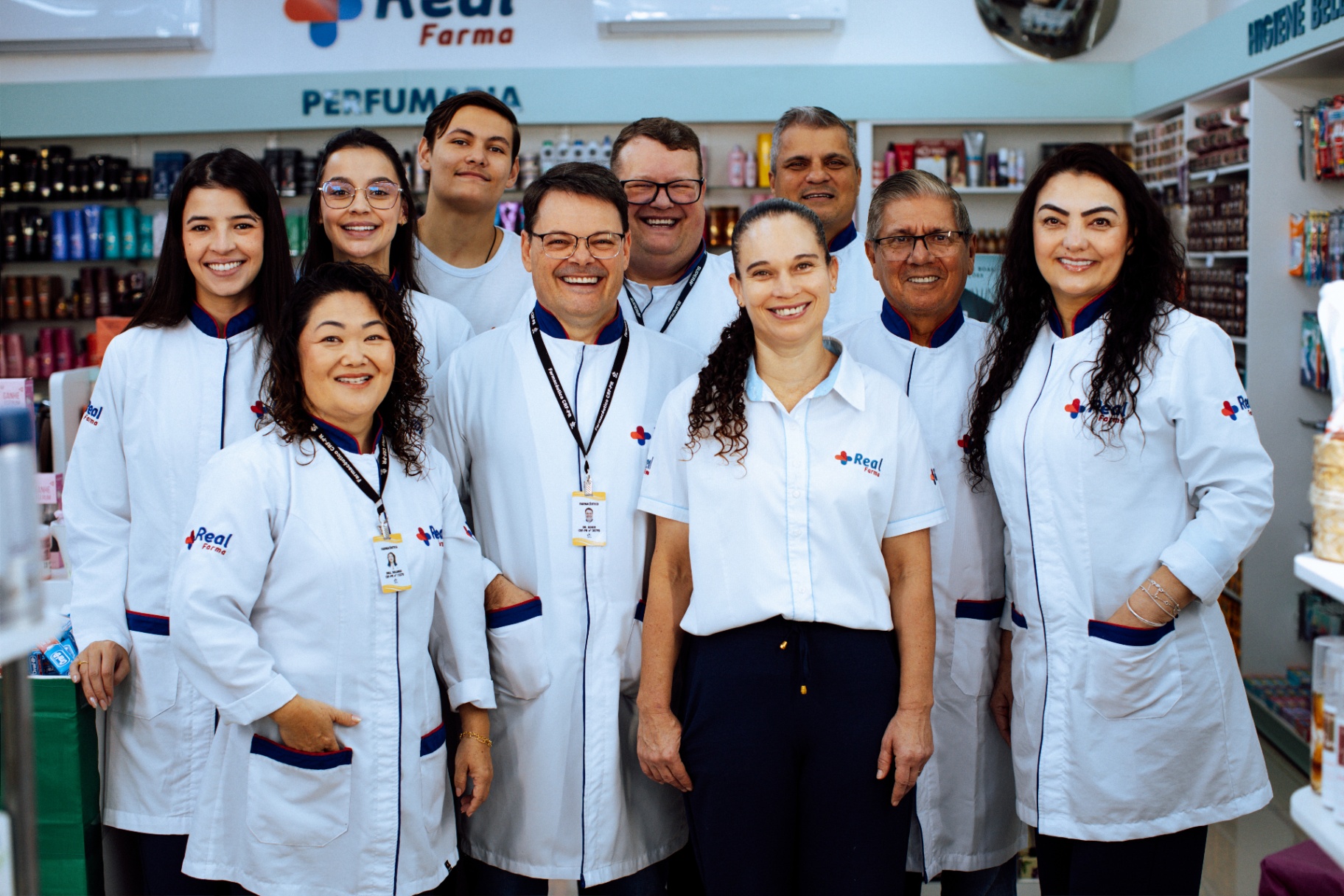 Equipe da Real Farma, farmácia de confiança no Centro de Toledo